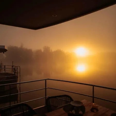 Holiday home Floatinghouses Weserbergland Hoexter