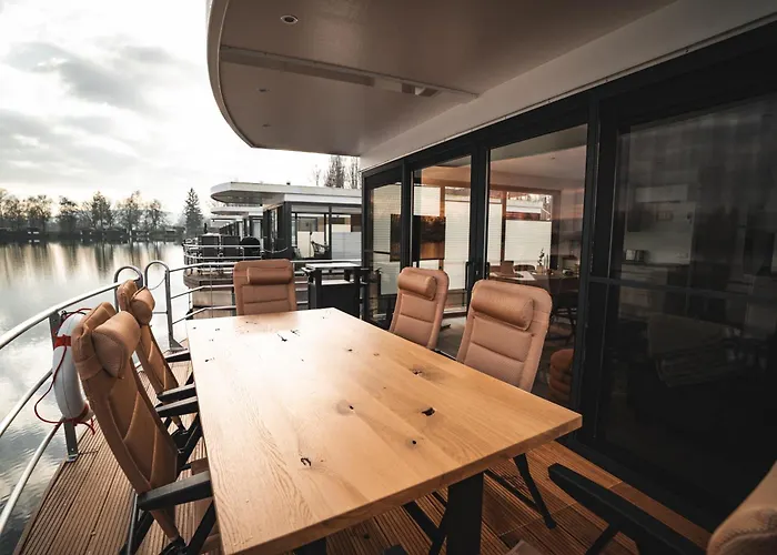 Floatinghouses Weserbergland 펜션 *