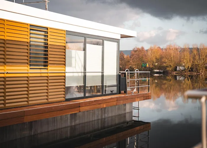 Floatinghouses Weserbergland 펜션 *