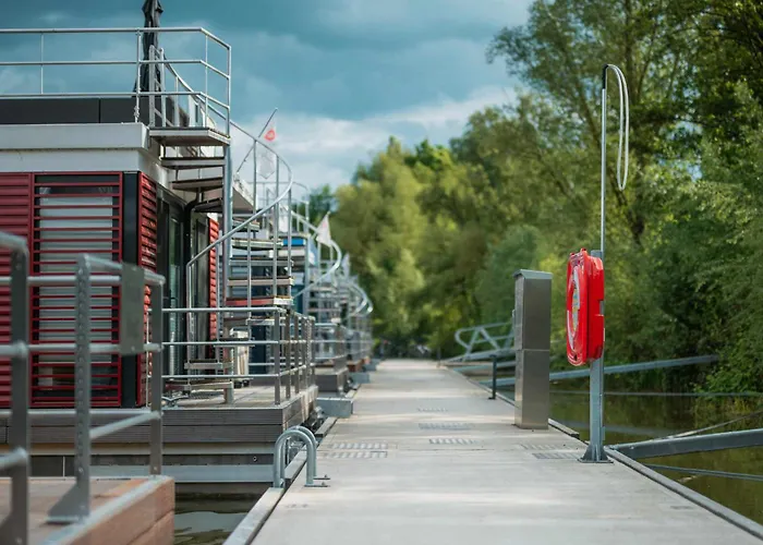 Floatinghouses Weserbergland 펜션 혹스터