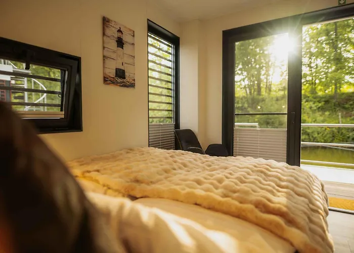 Floatinghouses Weserbergland 펜션 혹스터