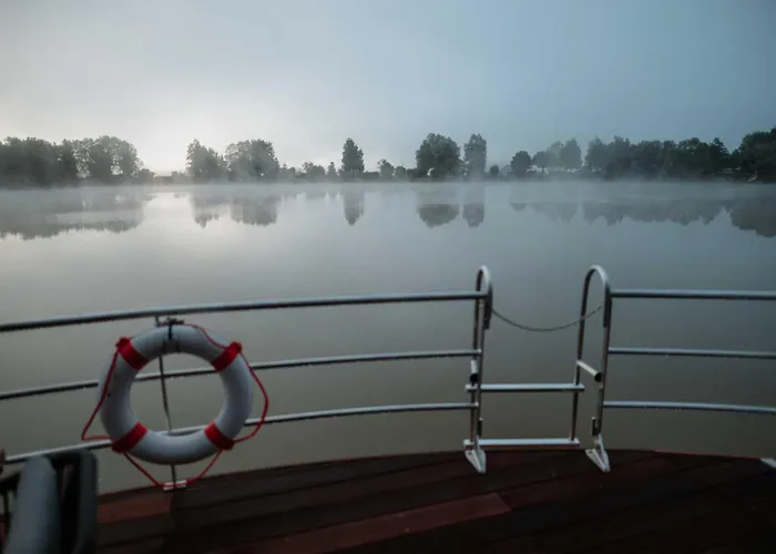 Floatinghouses Weserbergland 펜션 *